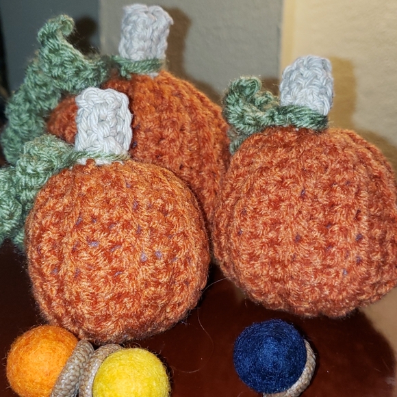 Pumpkins - Handmade - Fall decor - Picture 2 of 3